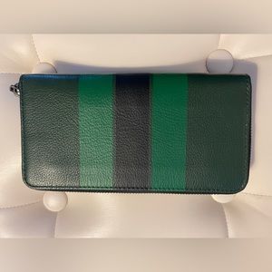 COACH Zippy Wallet in Green Leather